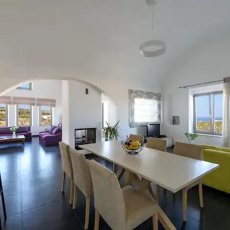 Recently Built 4 Bedrooms Villa Fira (Santorini)