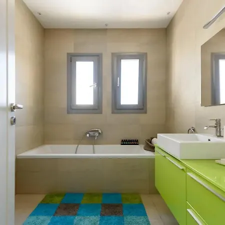 Βίλα Recently Built 4 Bedrooms