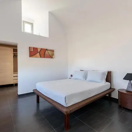 Recently Built 4 Bedrooms 别墅 *